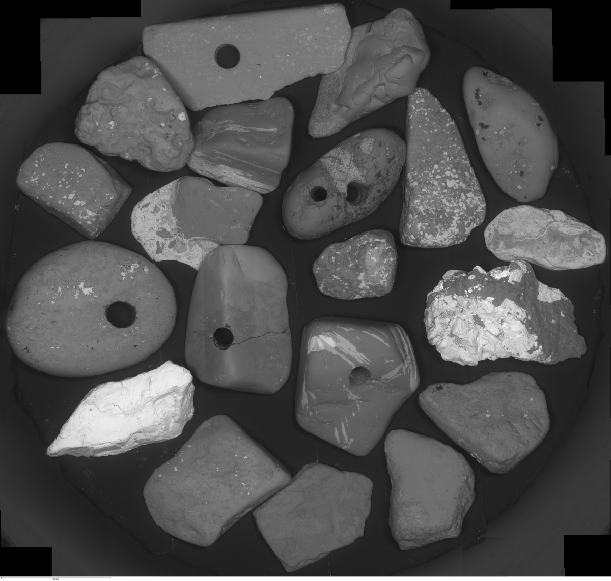 SEMによる 反射電子イメージング：天然石